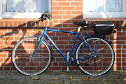 Herrenfahrrad mit Koffer